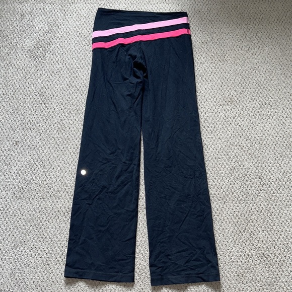 (4 for $50) Lululemon Yoga Pants 🖤🩷 - Picture 3 of 4